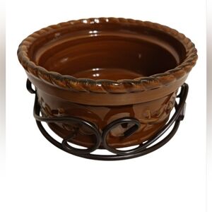 HOME & GARDEN PARTY STONEWARE COLLECTION BROWN CERAMIC BOWL W/BLACK METAL STAND